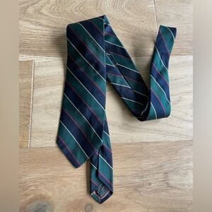 Bert Pulitzer collectors edition silk tie christmas colors